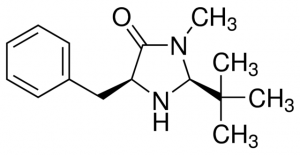 (2S,5S)-()-2-tert-Butyl-3-methyl-5-benzyl-4-imidazolidinone 